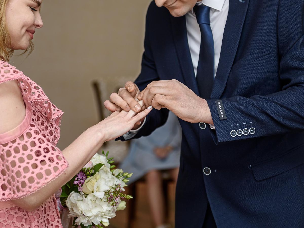 Jaki wpływ ma koszt wesela na planowanie przyjęcia?